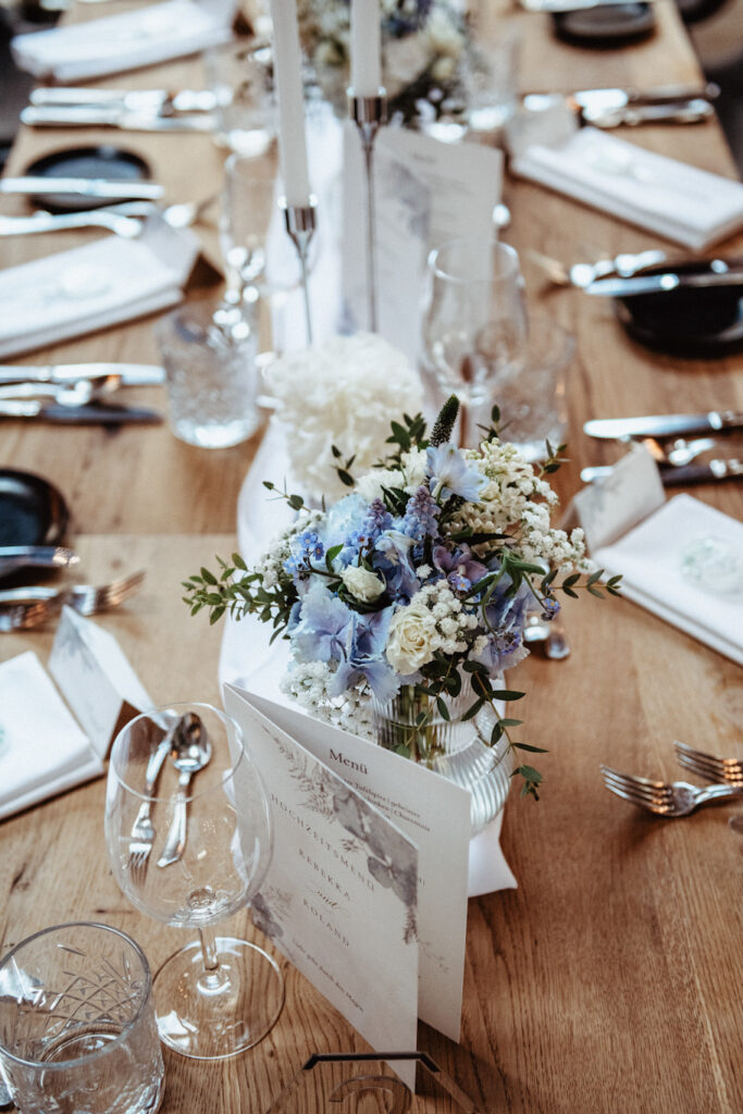 Gasthof Blumenthal Deko 2 - Hochzeit in Blau