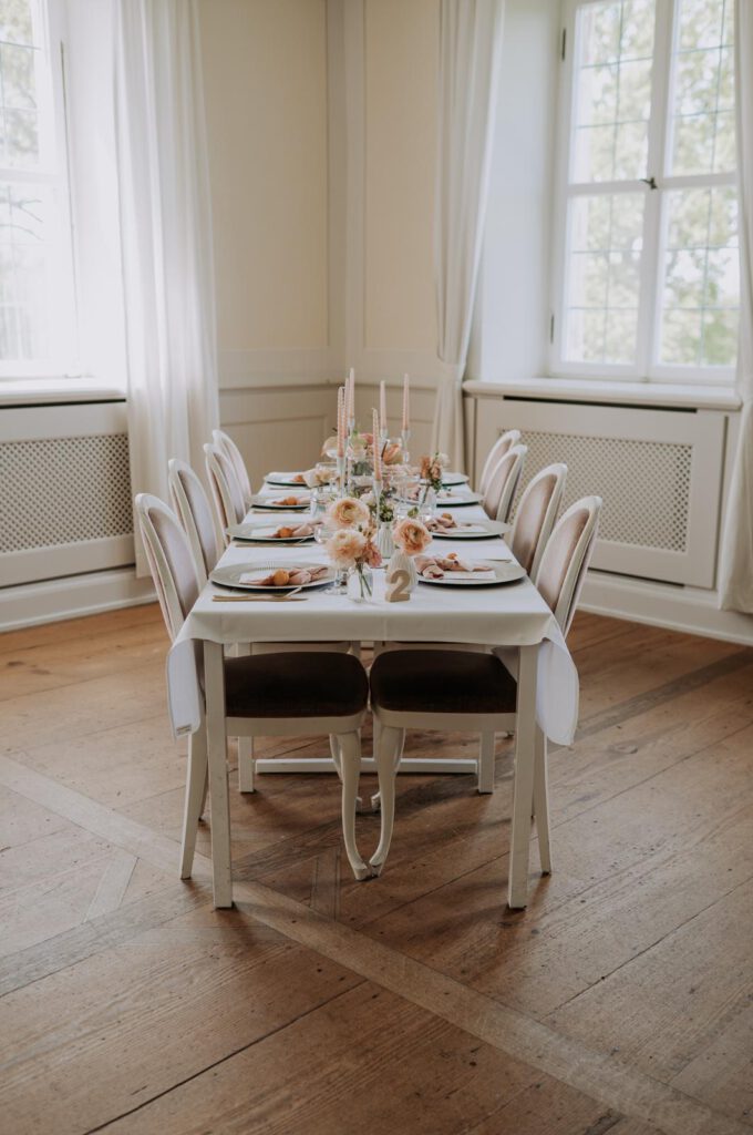 Apricot, Ivory & Green - Table Setting Schloss 1